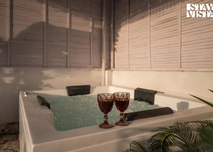 Stayvista At Arka Crest With Jacuzzi, Bonfire, Wi-Fi