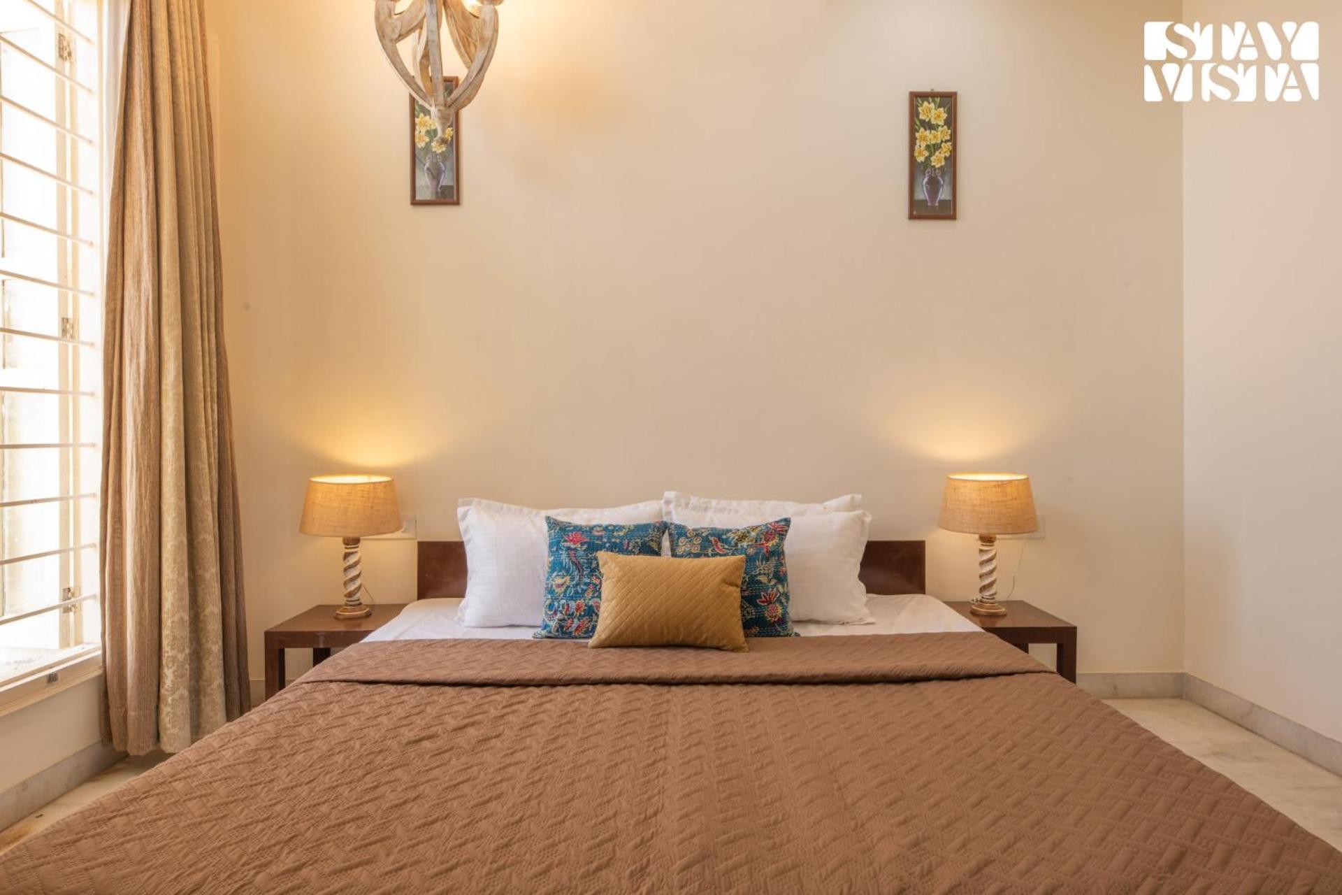 Stayvista At Arka Crest With Jacuzzi, Bonfire, Wi-fi *