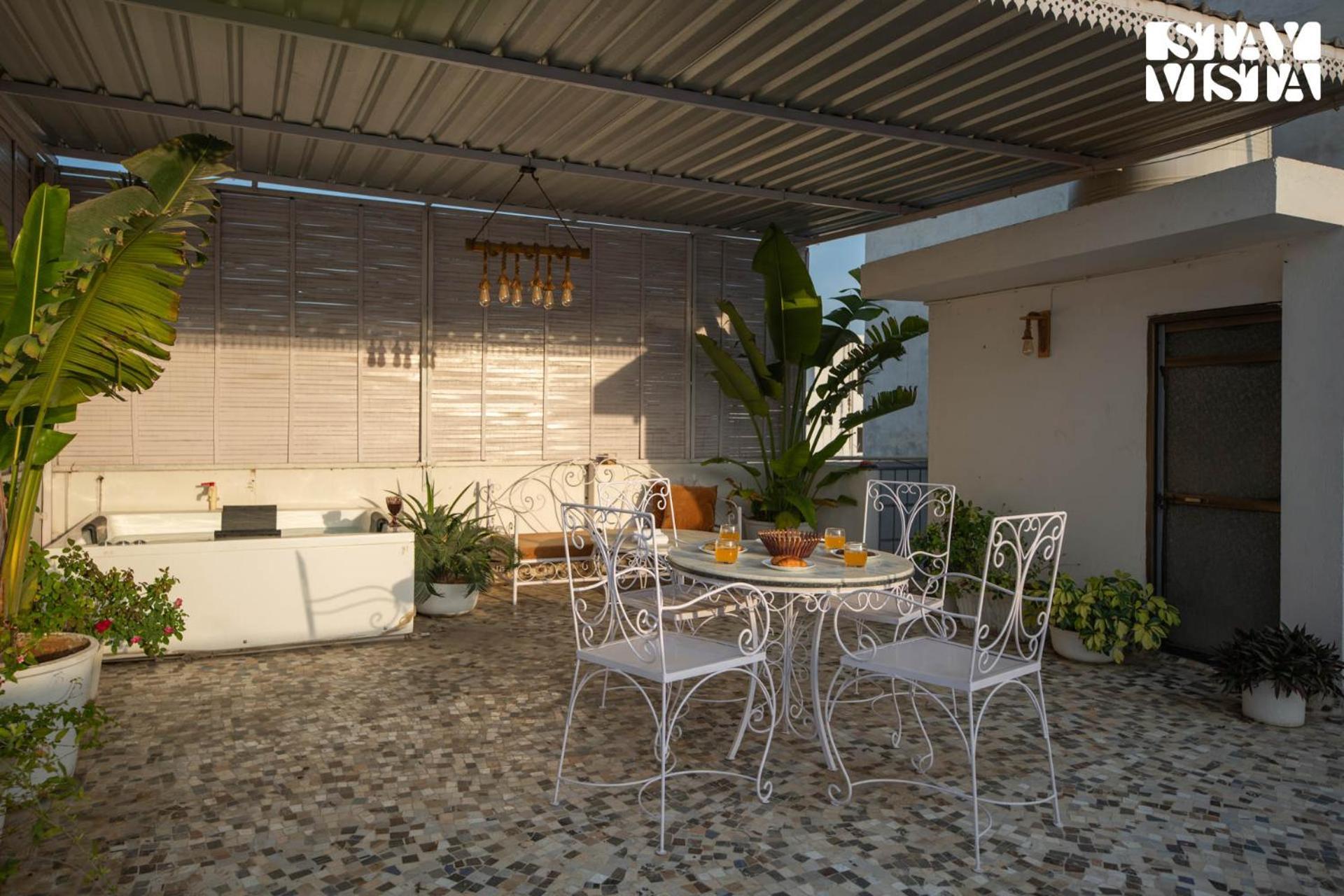 Stayvista At Arka Crest With Jacuzzi, Bonfire, Wi-fi * Udaipur