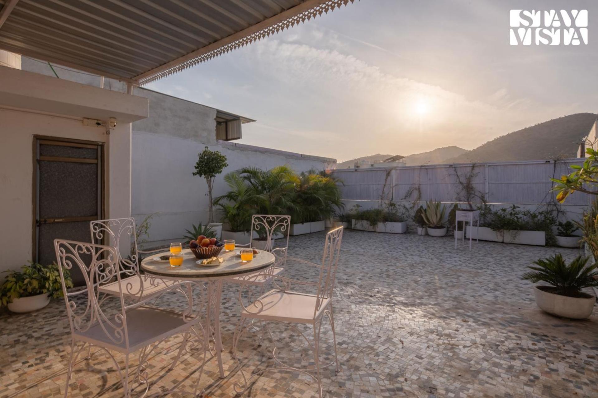 Stayvista At Arka Crest With Jacuzzi, Bonfire, Wi-fi Villa
